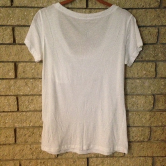 White Tee ✨ - Picture 2 of 3